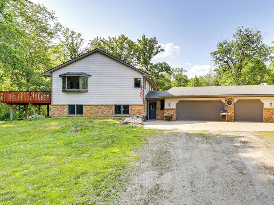 靠近锡达湖船坡的法里博特家庭住宅带露台！