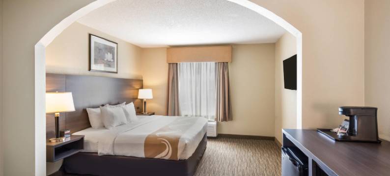 费什基尔南品质酒店及套房(靠近I-84)(Quality Inn & Suites Fishkill South Near I-84)图片