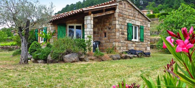 Stone cottage with shared pool, Chambonas图片