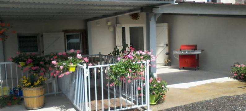 Cosy holiday home by the lake in Saint-Louis图片