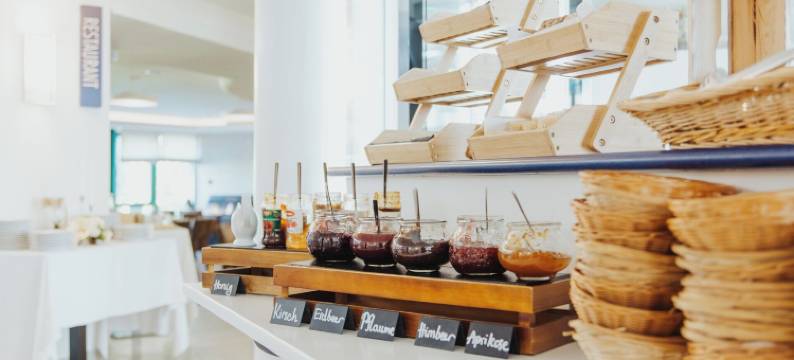 四季公园酒店库隆斯博恩(Parkhotel IV Jahreszeiten Kühlungsborn)图片