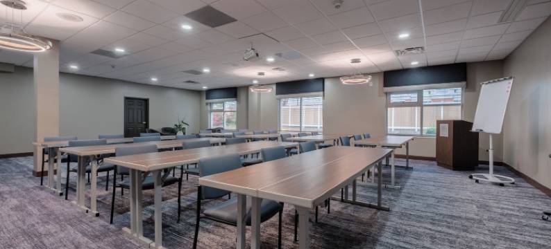 路易斯威尔机场福朋喜来登酒店(Four Points by Sheraton Louisville Airport)图片