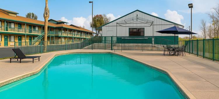 红狮酒店及套房莱莫尔(Travelodge by Wyndham Lemoore Near Naval Air Station)图片