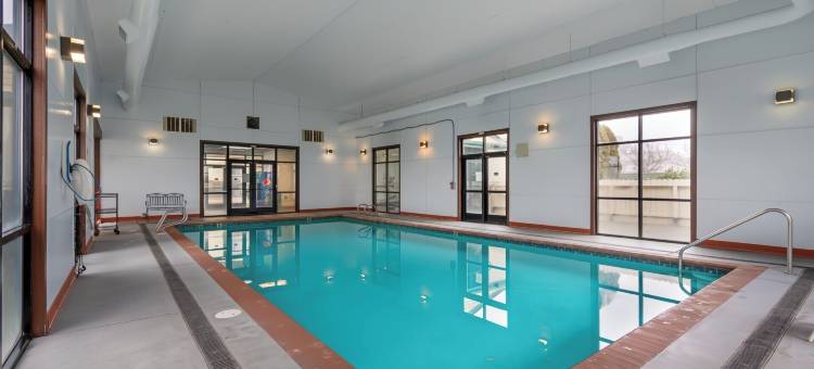 罗格丽晶套房客栈(Rogue Regency Inn & Suites)图片