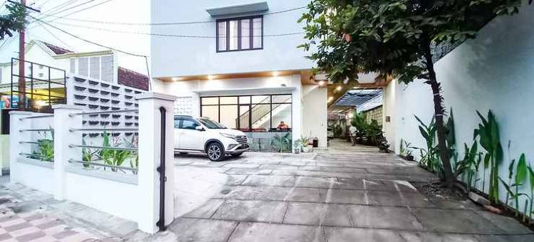 RedDoorz Plus Syariah at Umyas Hotel Near Terminal Anjuk Ladang Nganjuk图片