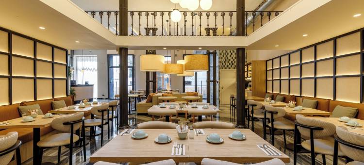 佩蒂特宫雷纳广场酒店(Petit Palace Plaza de la Reina)图片