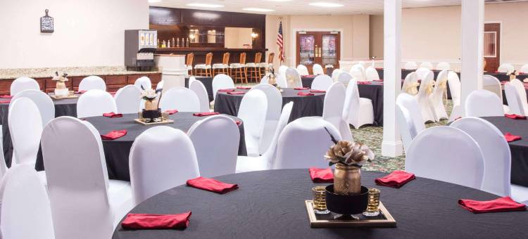 华纳罗宾斯华美达套房酒店(Ramada by Wyndham & Suites Warner Robins)图片