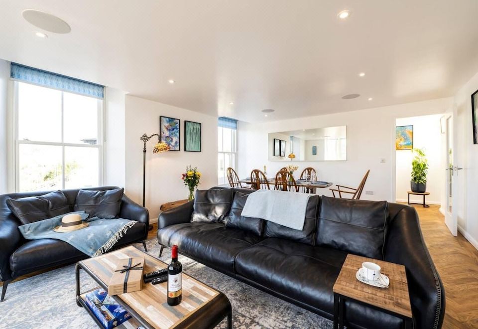 Luxurious 2 Bedroom Apartment with Estuary View Hotel Overview