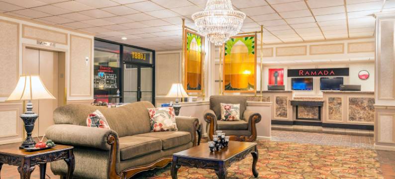 佩恩茨维尔华美达酒店及会议中心(Ramada by Wyndham Paintsville Hotel & Conference Center)图片