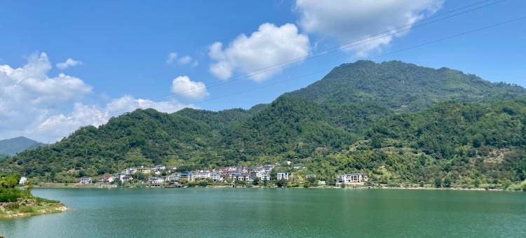 美界高端民宿(左光线分店)图片