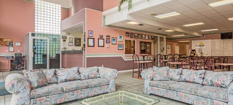 里奇港戴斯酒店(Days Inn & Suites by Wyndham Port Richey)图片