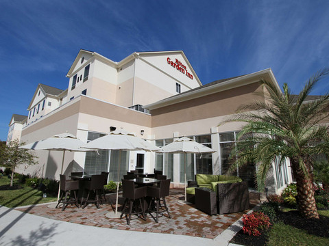 卡温顿曼德维尔希尔顿花园酒店