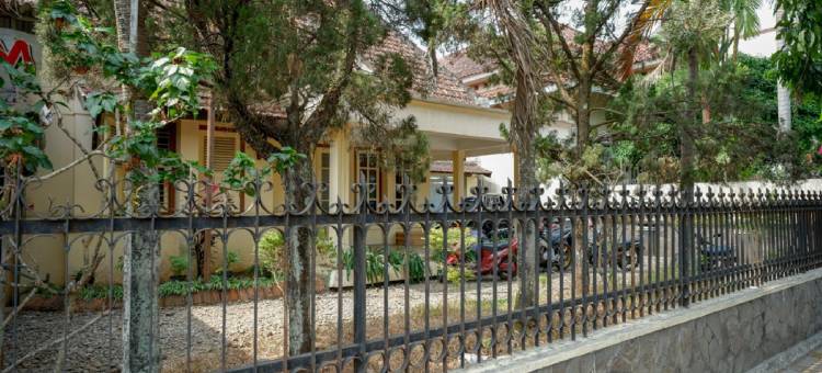 红多兹伊斯兰酒店-近普禾加多阿伦阿伦(RedDoorz Syariah Near Alun Alun Purwokerto)图片