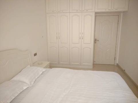 红松小镇日租公寓(中心大街分店)