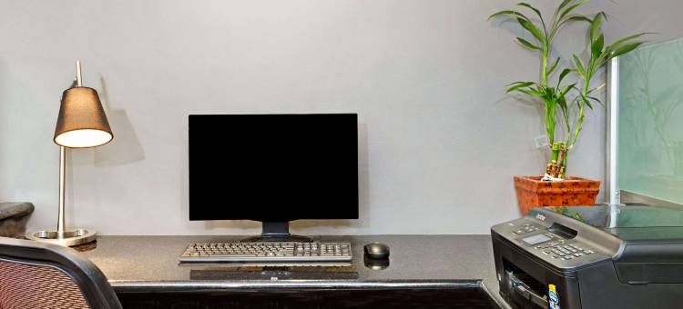 西科维纳市温德姆戴斯酒店(Days Inn by Wyndham West Covina)图片