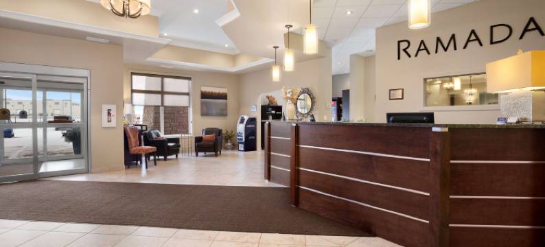 翡翠公园-里贾纳东华美达酒店(Ramada by Wyndham Emerald Park/Regina East)图片