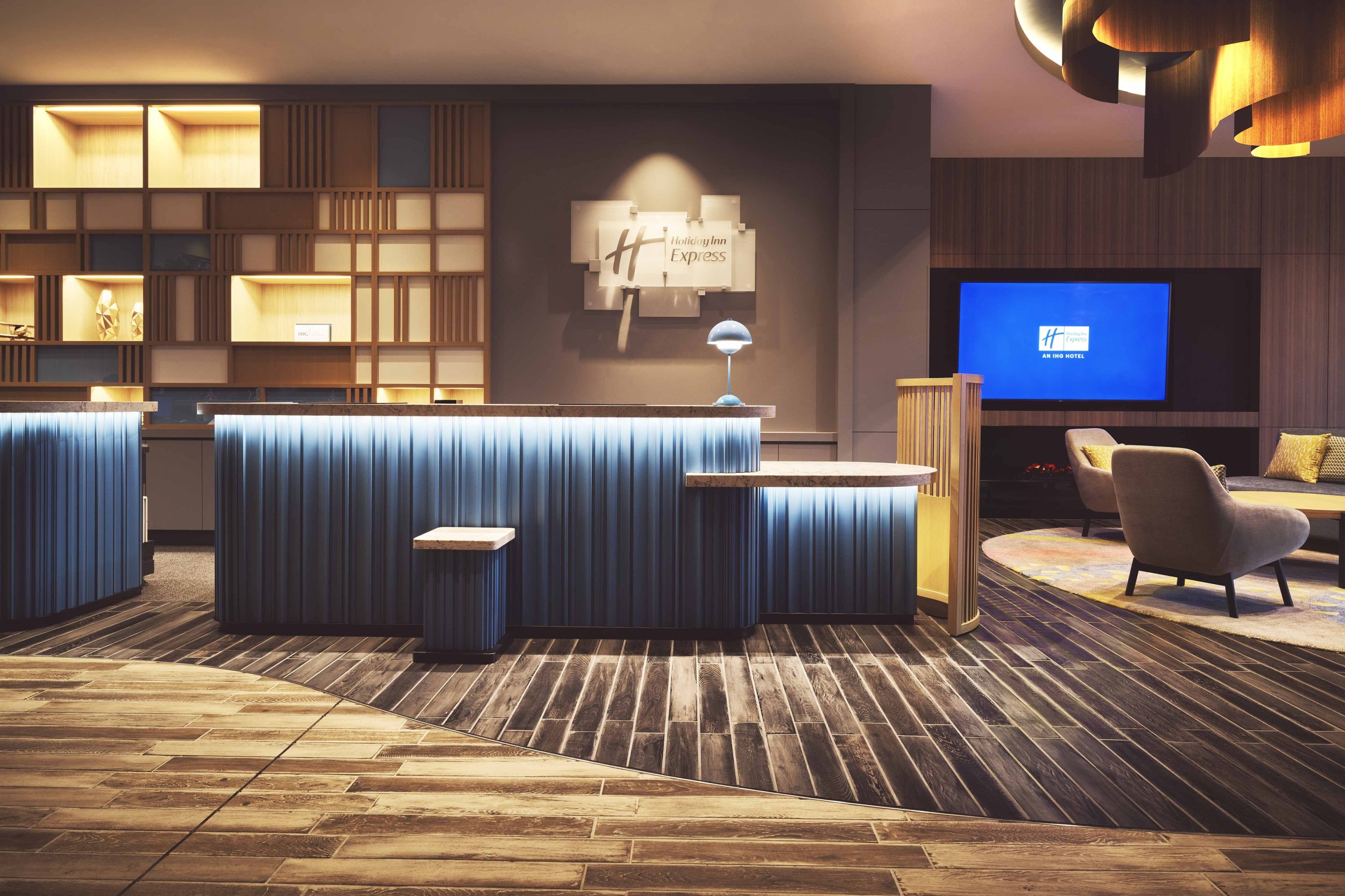 Holiday Inn Express Osaka City Centre - Midosuji Over view