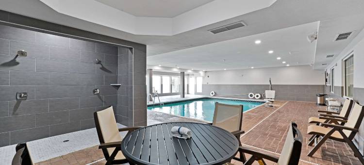 布卢明顿诺莫尔机场丽怡酒店(Country Inn & Suites by Radisson, Bloomington-Normal Airport, IL)图片