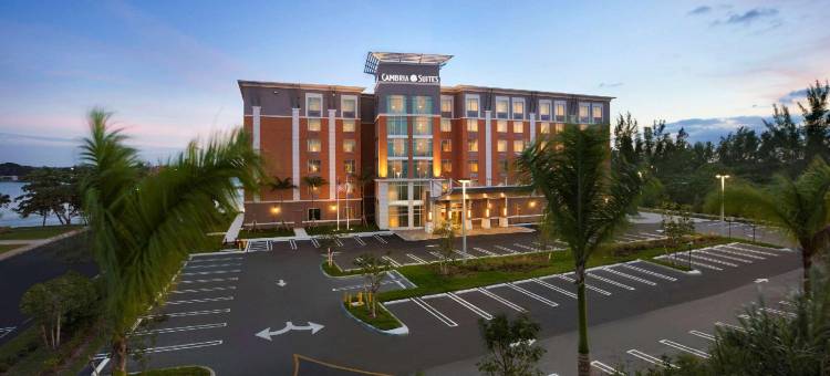 洲际酒店集团迈阿密机场蓝色泻湖区智选假日酒店(Holiday Inn Express Miami Airport-Blue Lagoon Area, an IHG Hotel)图片