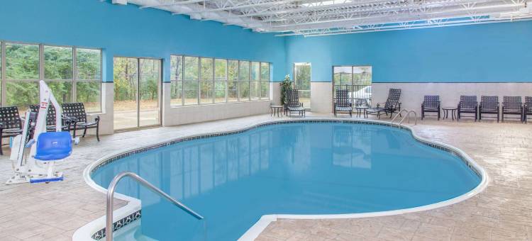 布卢明顿浩枫温德姆公寓(Hawthorn Extended Stay by Wyndham Bloomington)图片
