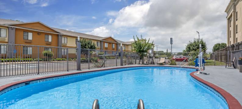 坎通贝斯特韦斯特酒店(Best Western Canton Inn)图片