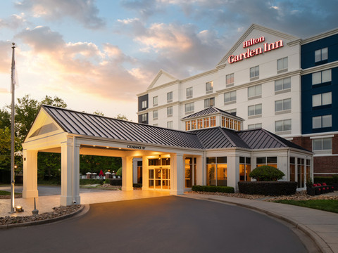 岩石丘希尔顿花园酒店