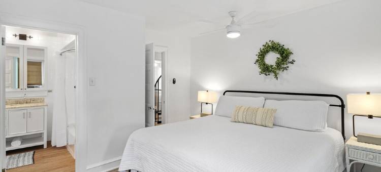 设计师海滨别墅, 距海滩仅数步 + 停车, 可住15人, 门廊 + 庭院(Sleeps 15, Designer Beach House w/ Yard + Porch, Steps to Beach + Parking)图片