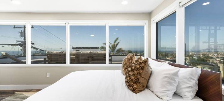 Newly Remodeled Mansion with Breathtaking 300° Views! AC, Parking, Spacious!图片