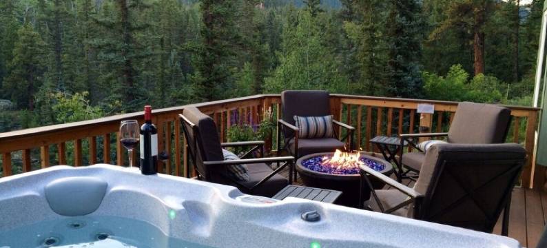 Luxury Mountain Cabin  overlooking Cascade Creek  7th nite FREE图片