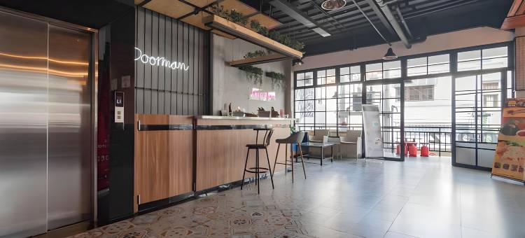 红多兹Plus@门卫旅馆(RedDoorz Plus @ Doorman Guest House)图片