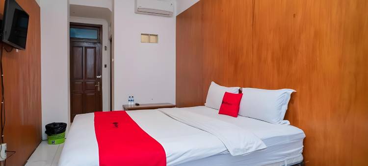 瑞德多兹加 @ 苏里亚索罗酒店(RedDoorz Plus at Hotel Surya Solo)图片