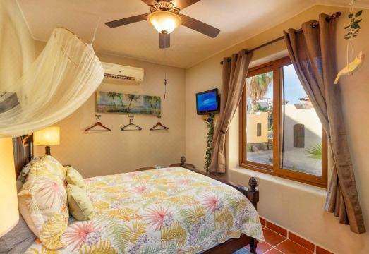 Casa Bahama Hotel Overview