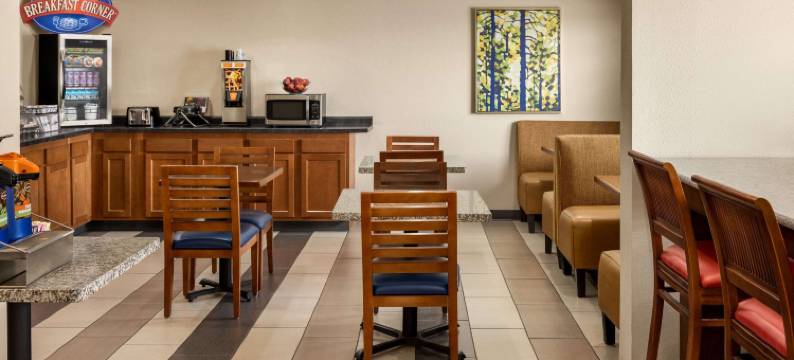 锡达拉皮兹呗盟套房酒店(Baymont by Wyndham Cedar Rapids)图片