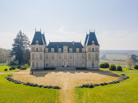 Chateau La Bainerie (浴场城堡)