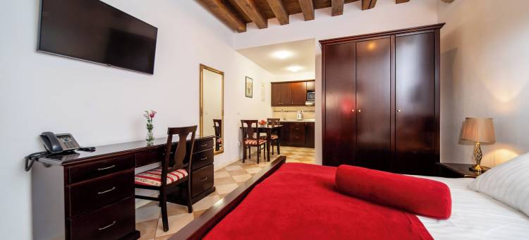 桑斯广场公寓(Sunce Palace Apartments with Free Offsite Parking)图片