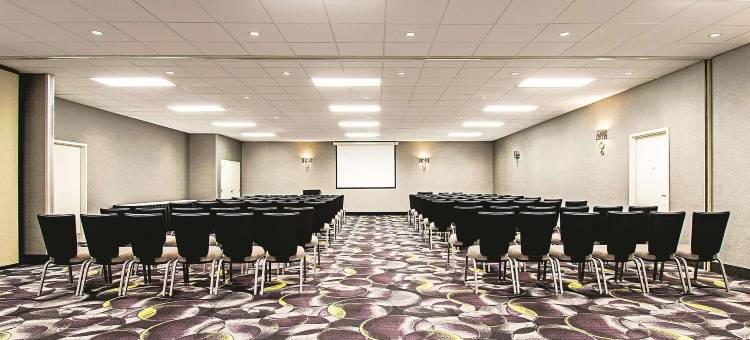 辛辛那提沙伦维尔拉昆塔温德姆套房酒店(La Quinta Inn & Suites by Wyndham Cincinnati Sharonville)图片