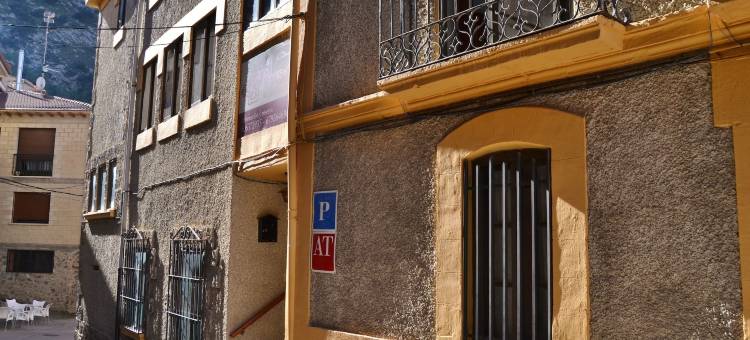 安吉亚诺三桥酒店(Tres Puentes Anguiano Apartamentos y Pensión)图片