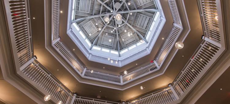 杉树角热浪酒店(Cedar Point Hotel Breakers)图片