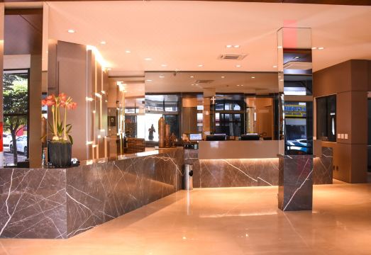 Hotel BahamasHotel Overview