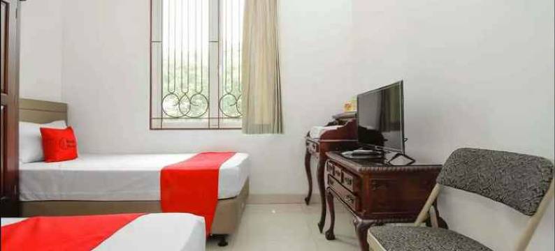 红门酒店-靠近UPH卡拉瓦奇2(RedDoorz Near Uph Karawaci 2)图片