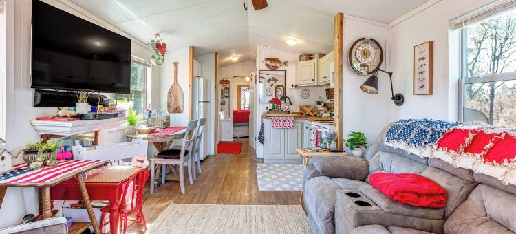 布林森湖畔小屋：月亮背后(Lakefront Cabin in Brinson: Behind the Moon)图片