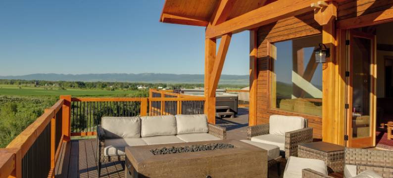 距塔尔吉滑雪区23英里：带热水浴缸的费尔特小屋！(23 Mi to Targhee Skiing: Felt Cabin w/ Hot Tub!)图片