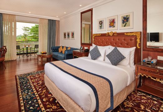 Mayfair Lake ResortHotel Overview