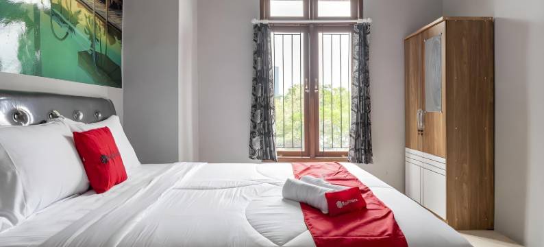 红多兹酒店@泗水耶穆尔萨利2号(RedDoorz @ Jemursari Surabaya 2)图片