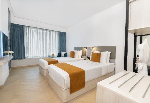 Hotel Kohinoor Continental,Airport Hotel Overview