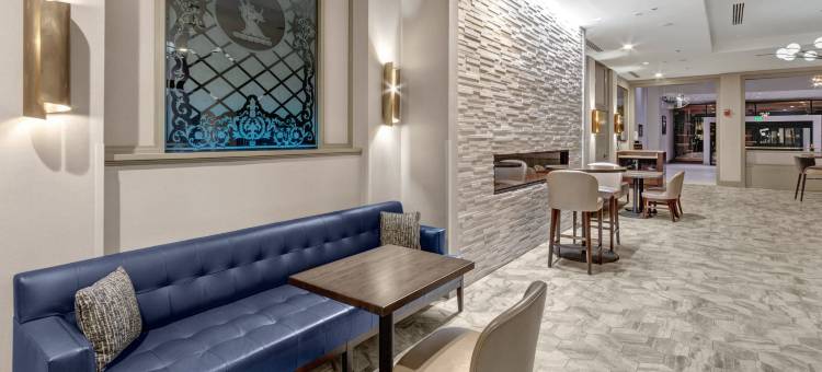 希尔顿逸林酒店-夏洛特镇(DoubleTree by Hilton Charlottesville)图片