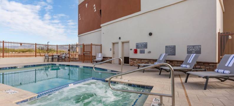 斯科特斯德话棒娱乐区舒适套房(Comfort Suites Scottsdale Talking Stick Entertainment District)图片