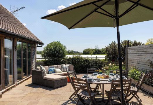 Spacious Coastal Retreat for 10 in West Wittering Hotel Overview