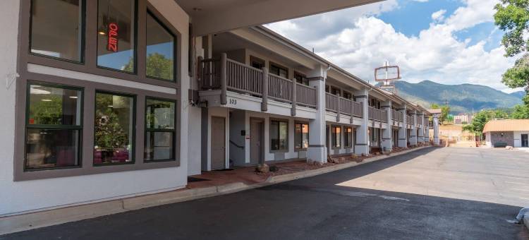 派克峰曼尼托温泉凯艺套房酒店(Quality Inn & Suites Manitou Springs at Pikes Peak)图片