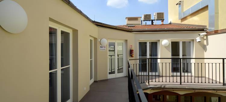 布拉格查理大桥安心居酒店(Safestay Prague Charles Bridge)图片